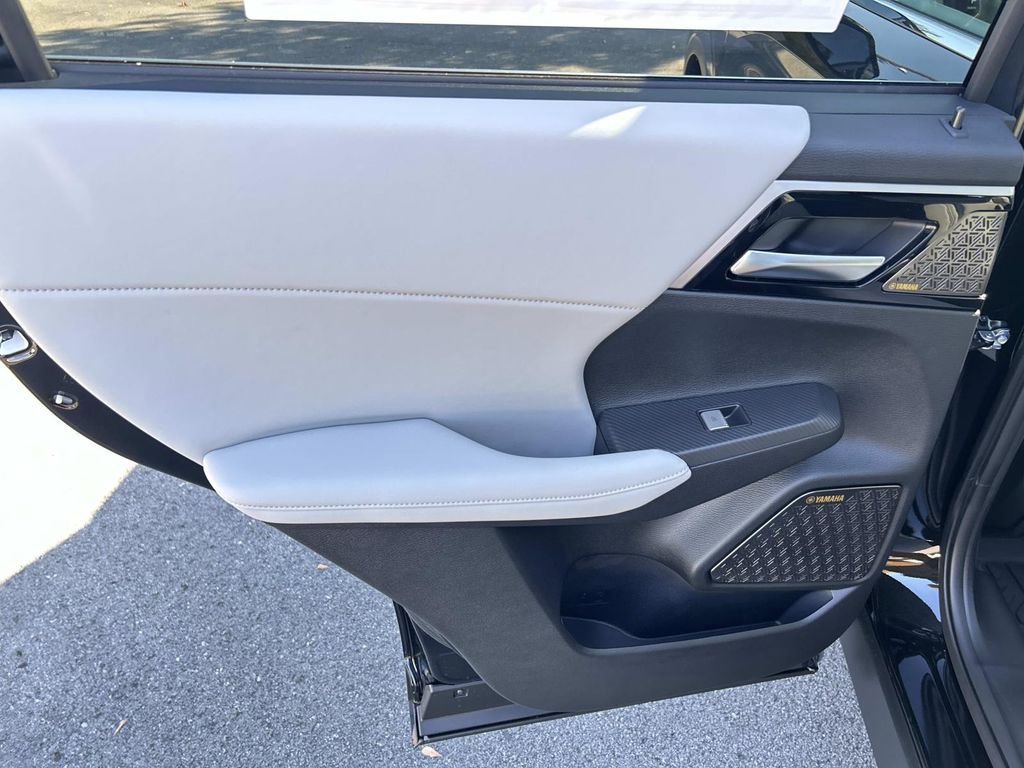 Used 2025 Mitsubishi Outlander SE image 20