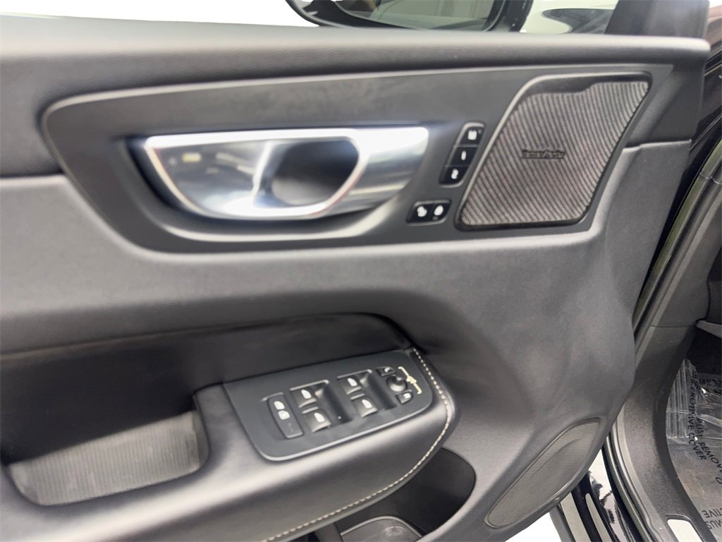 Used 2022 Volvo XC60 B5 Inscription w/ Protection Package Premier image 32