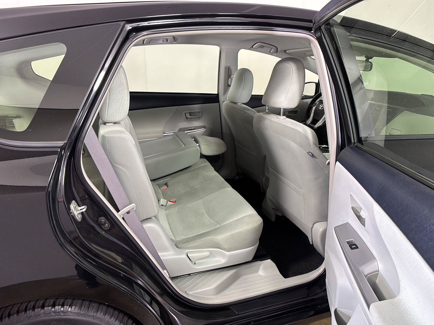 Used 2014 Toyota Prius V Three FWD image 16