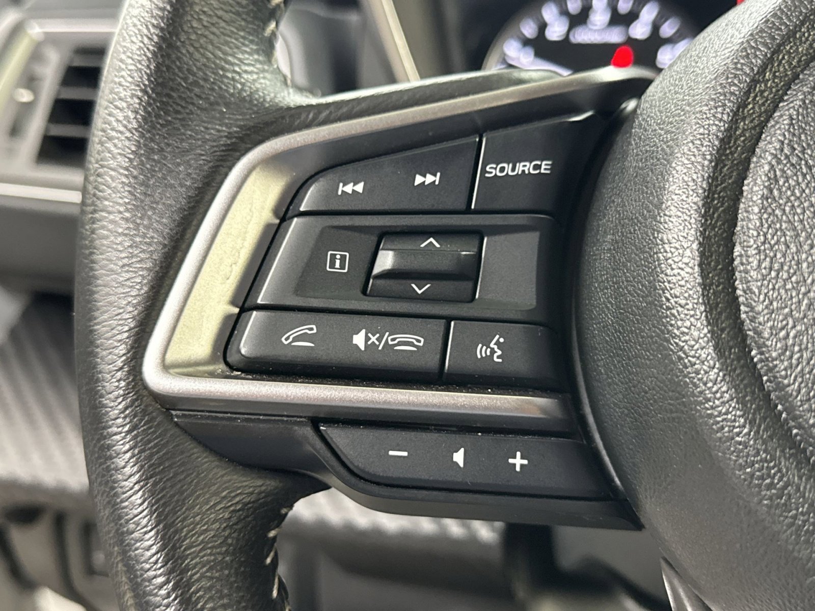 Used 2025 Subaru Ascent Premium image 38