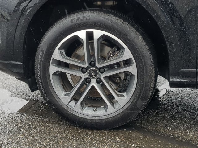 Used 2025 Audi Q5 Premium w/ Convenience Package image 24