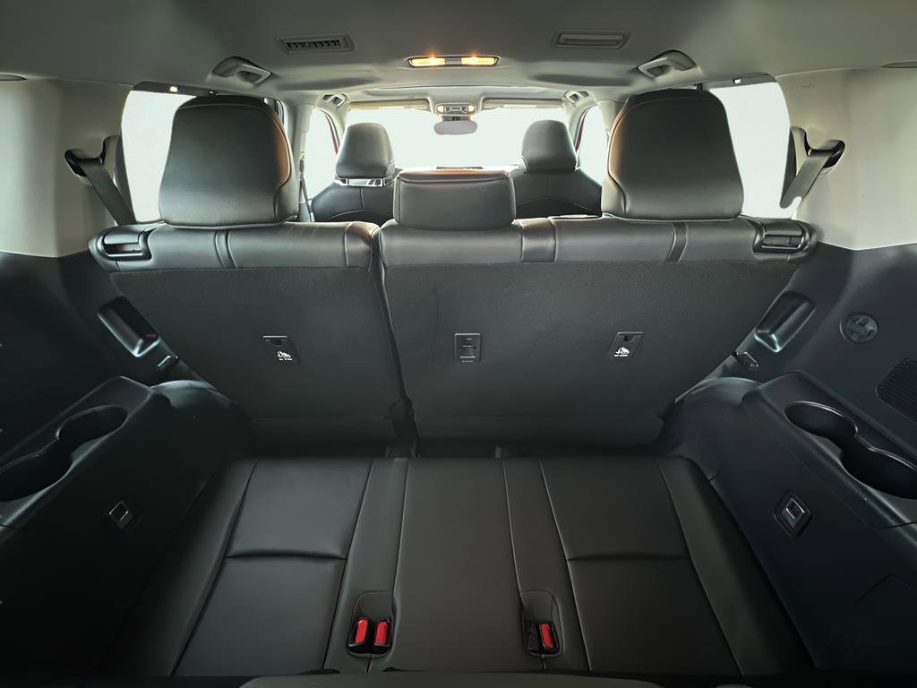 Used 2020 Toyota Highlander XLE image 25