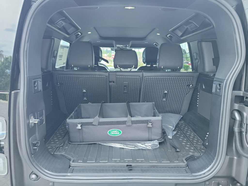 New 2026 Land Rover Defender 110 X-Dynamic SE AWD/4WD image 11