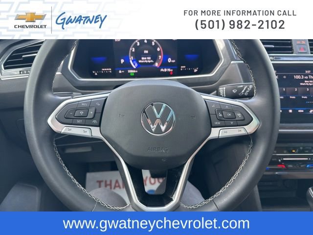 Used 2023 Volkswagen Tiguan SE w/ Panoramic Sunroof Package image 16