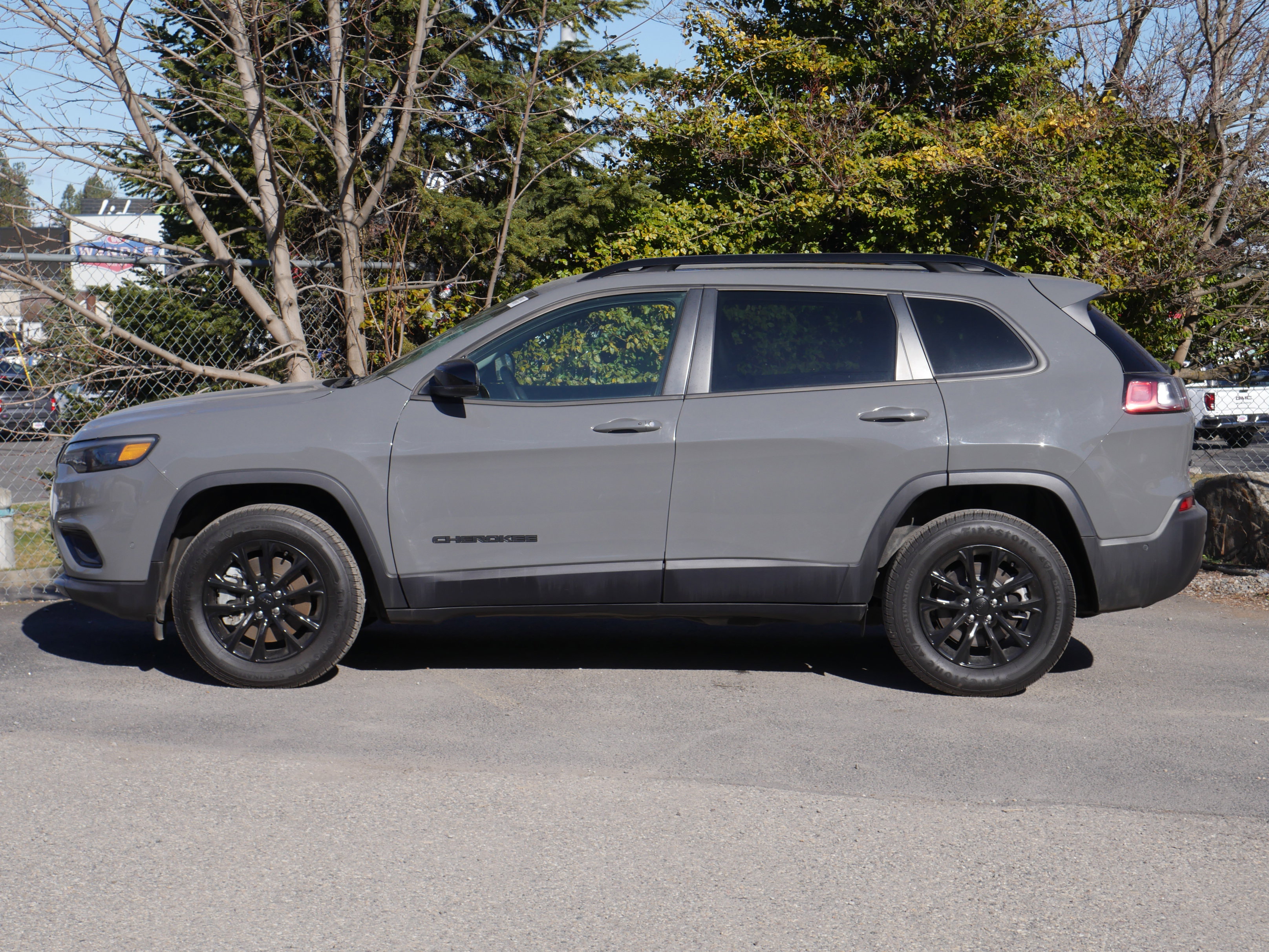 Used 2023 Jeep Cherokee Altitude Lux image 17