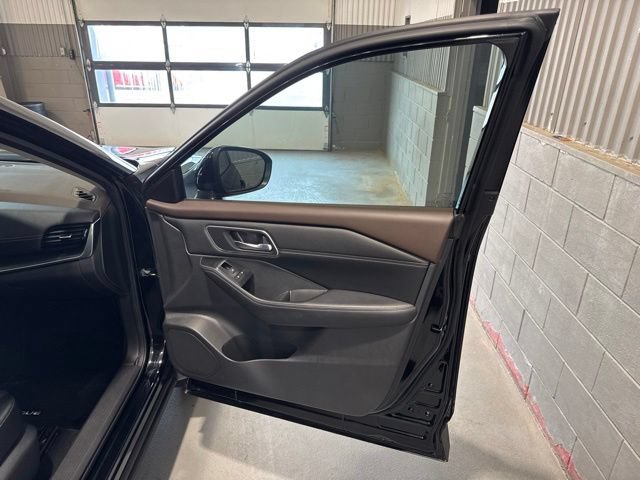 Used 2021 Nissan Rogue SV w/ Premium Package AWD/4WD image 16