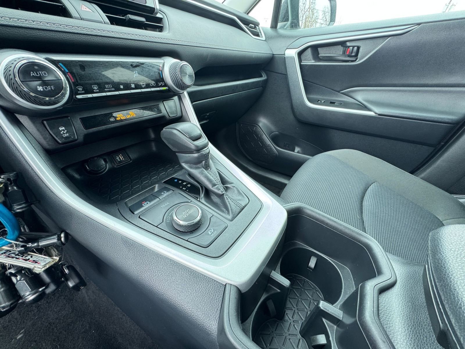 Used 2025 Toyota RAV4 LE image 40