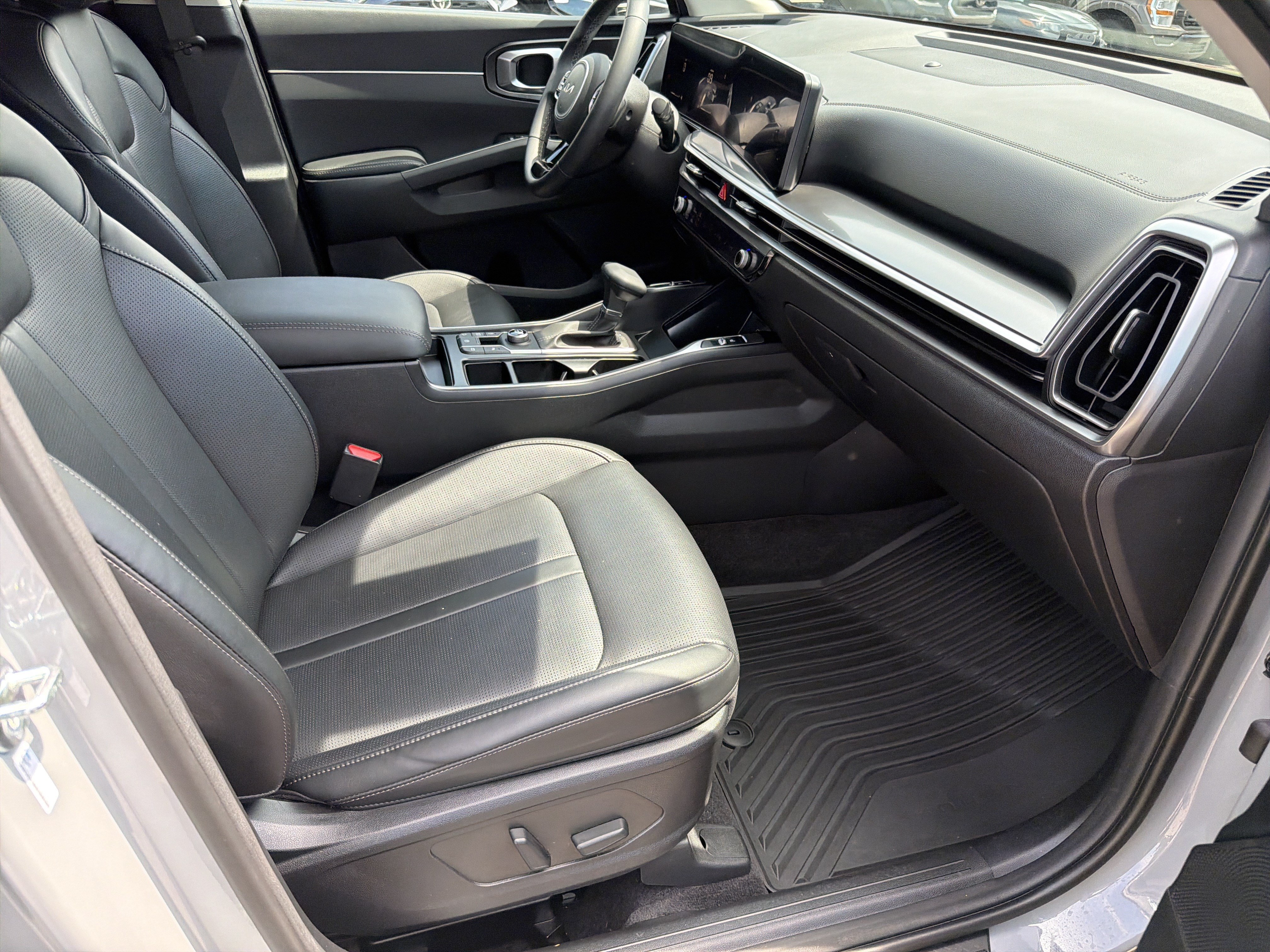 Used 2025 Kia Sorento EX w/ Panoramic Sunroof Package FWD image 24