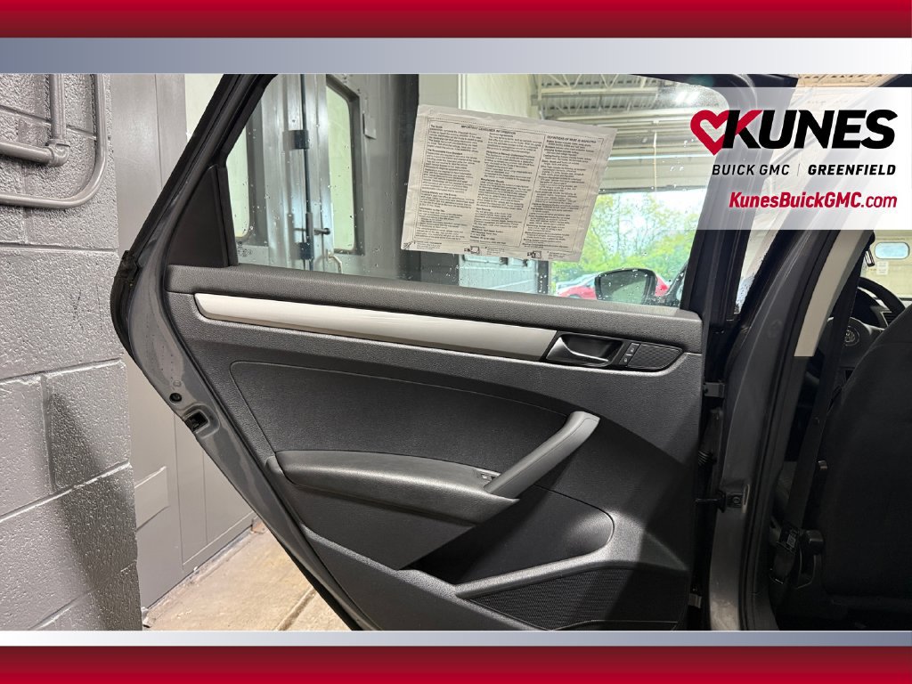 Used 2013 Volkswagen Passat 2.5 S FWD image 26