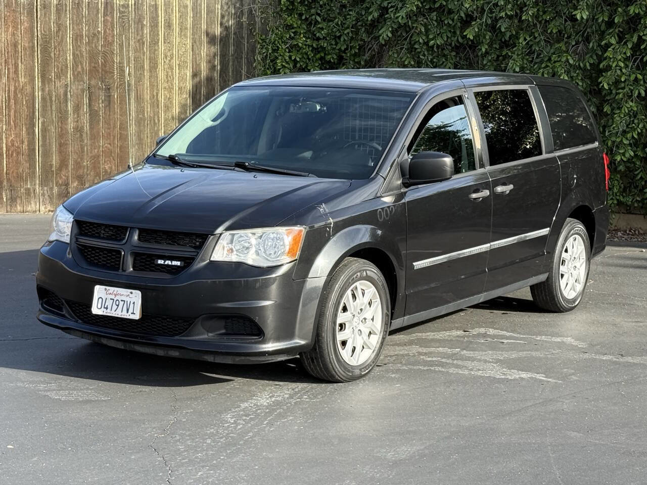 Used 2015 RAM C/V Tradesman w/ UConnect Hands-Free Group image 3