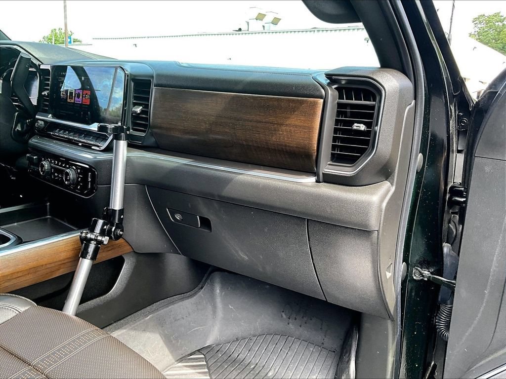 Used 2024 Chevrolet Silverado 2500 High Country w/ Midnight Edition AWD/4WD image 13