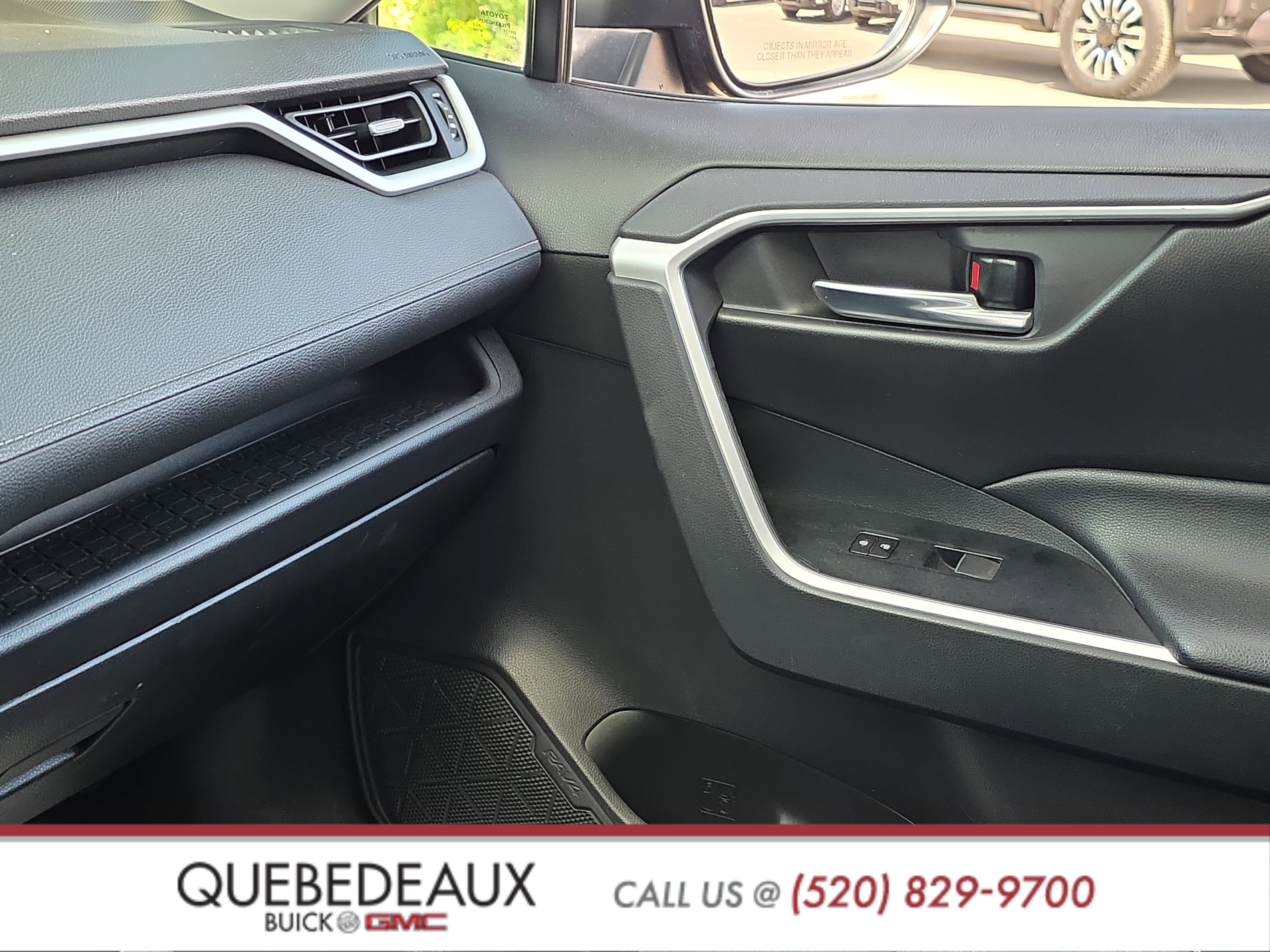 Used 2021 Toyota RAV4 XLE Premium w/ Carpet Mat Package (TMS) FWD image 23