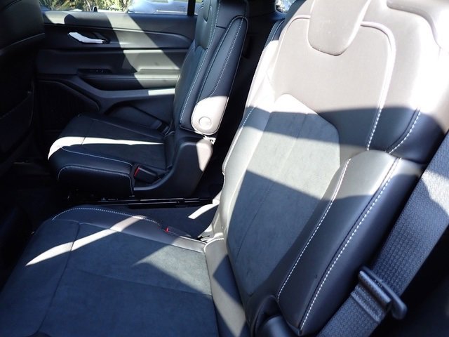 New 2025 Jeep Grand Cherokee L Altitude image 11