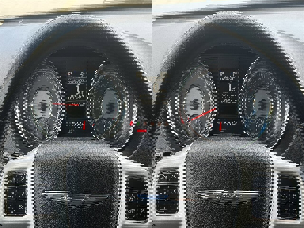 Used 2015 Chrysler Town & Country Touring image 18