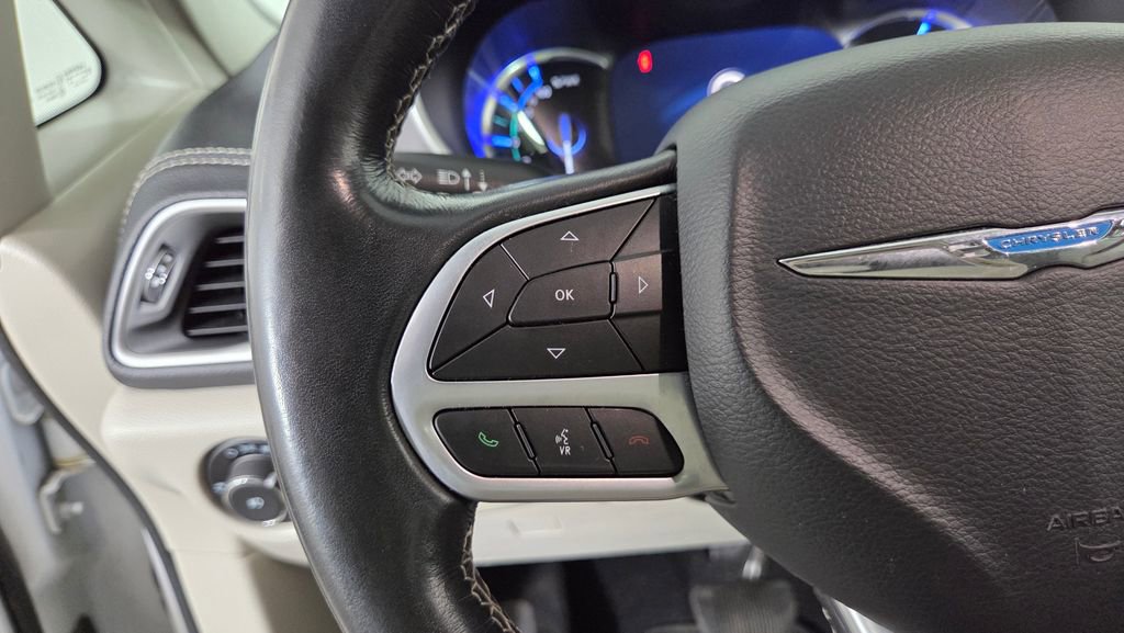 Used 2021 Chrysler Pacifica Touring-L FWD image 17