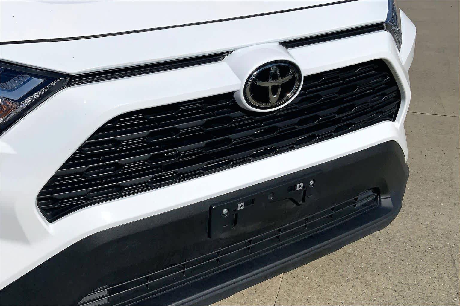 Used 2024 Toyota RAV4 LE AWD/4WD image 31
