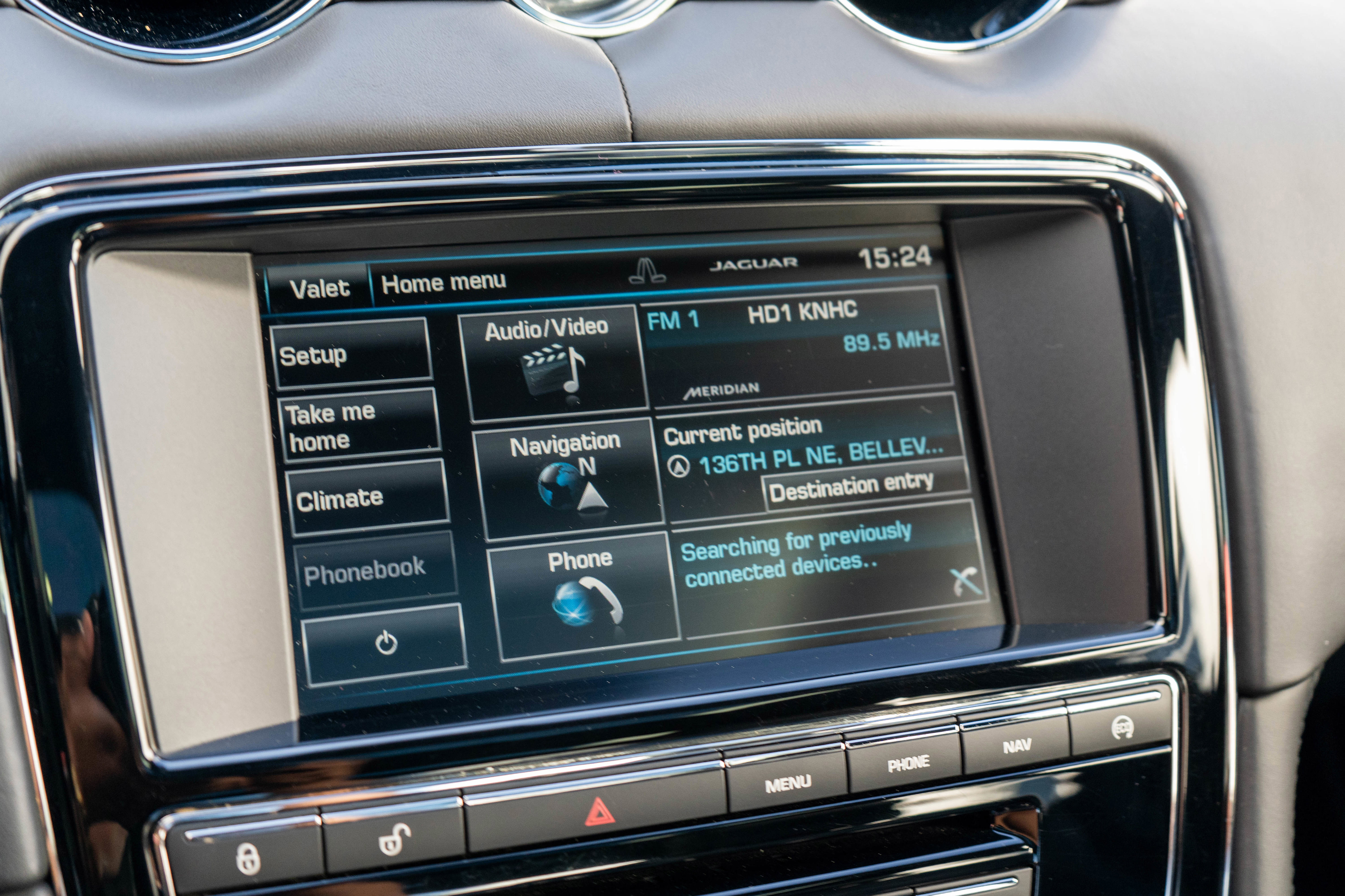 Used 2015 Jaguar XJ image 17