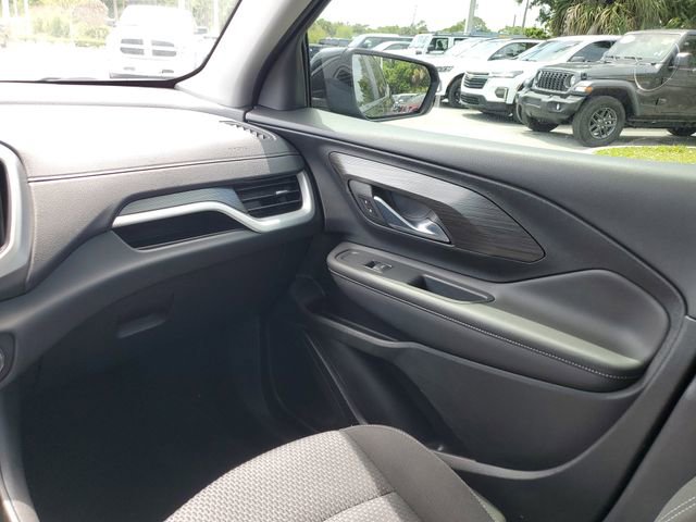 Used 2022 GMC Terrain SLE w/ Driver Convenience Package image 9