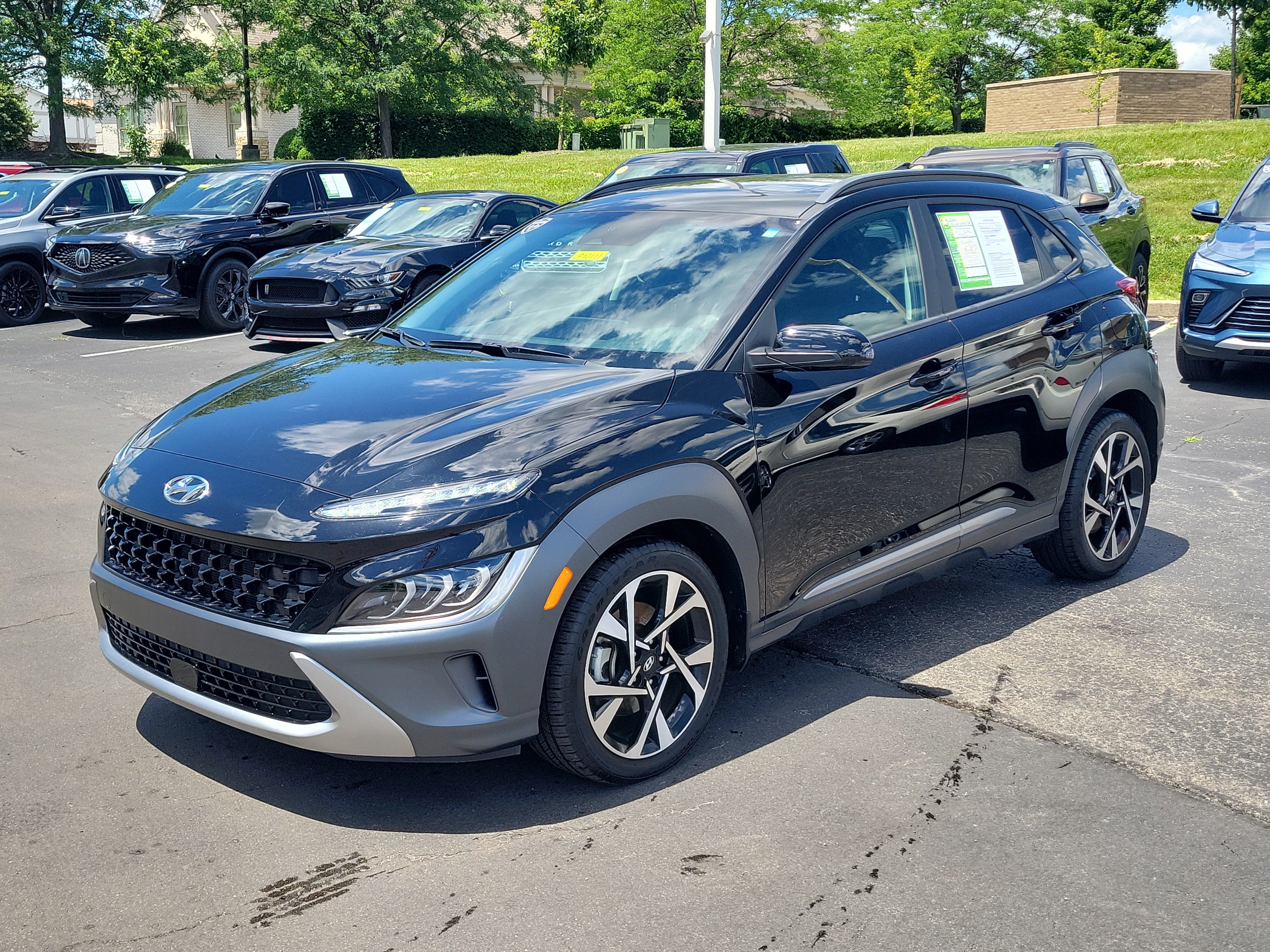 Used 2022 Hyundai Kona Limited AWD/4WD image 2