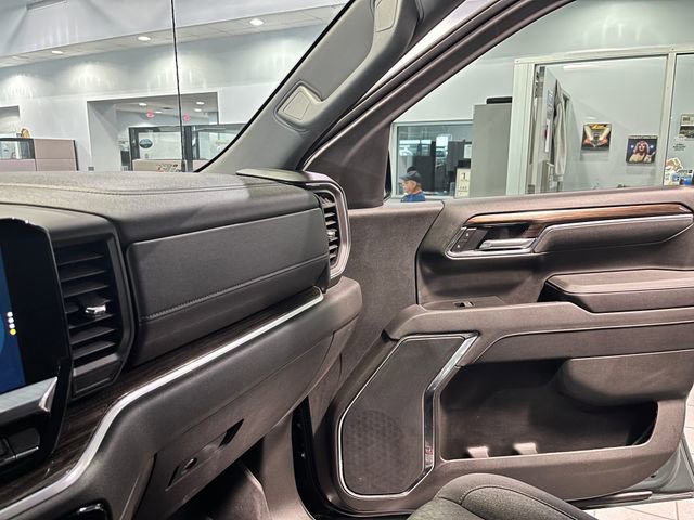 Used 2025 Chevrolet Silverado 1500 LT AWD/4WD image 23