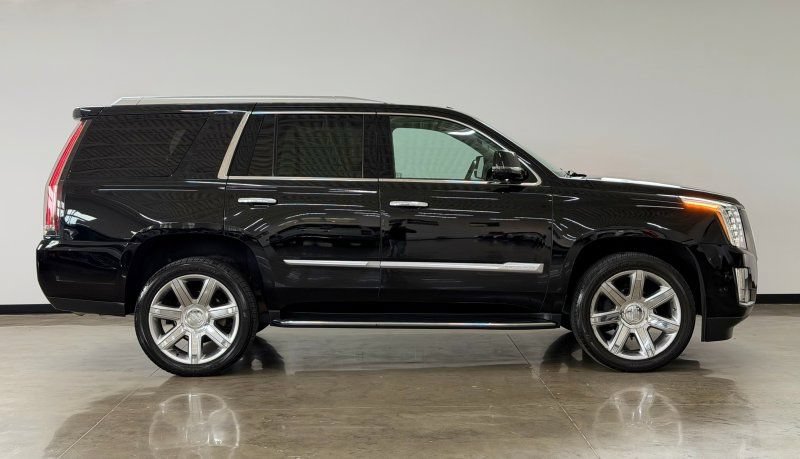 Used 2020 Cadillac Escalade Luxury RWD image 8