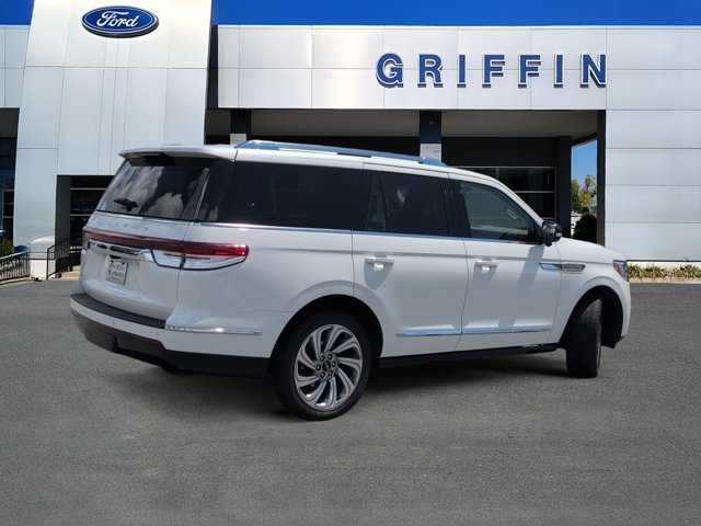 Used 2023 Lincoln Navigator Reserve RWD image 4