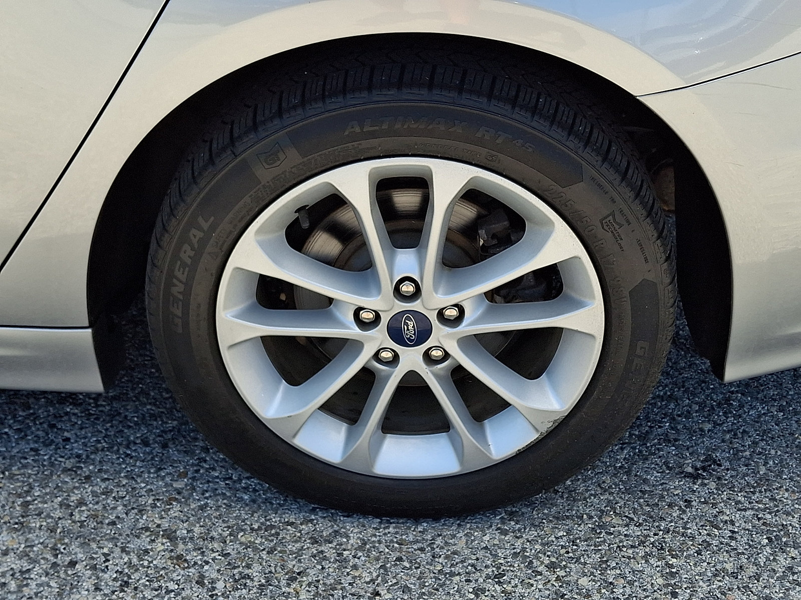 Used 2020 Ford Fusion SE FWD image 11