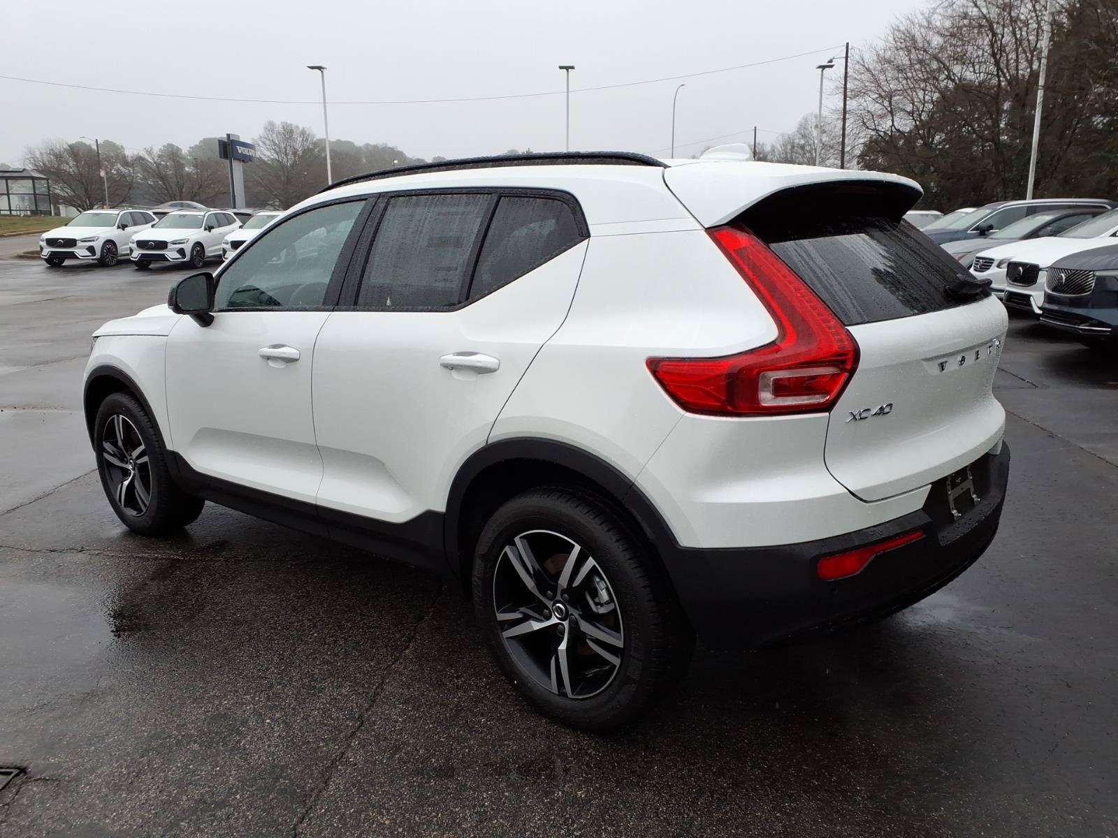 New 2026 Volvo XC40 B5 Core w/ Climate Package AWD/4WD image 7