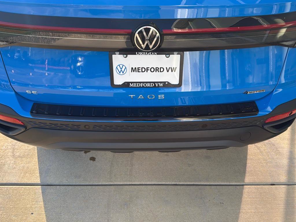 New 2025 Volkswagen Taos SE image 18