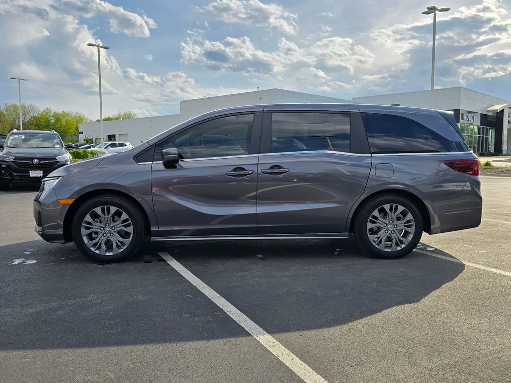 Used 2025 Honda Odyssey Touring image 5