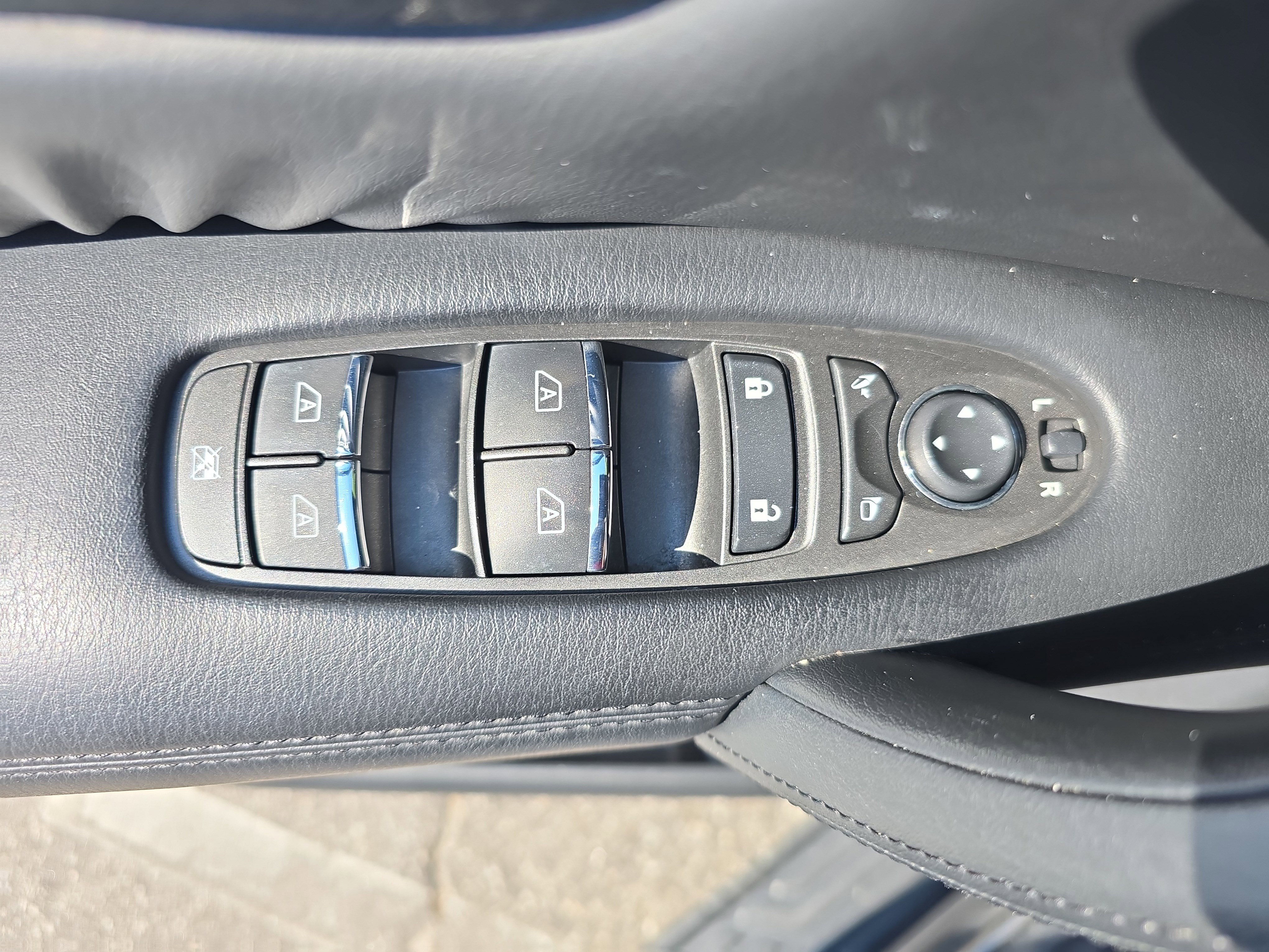 Used 2024 Nissan Armada SV AWD/4WD image 25