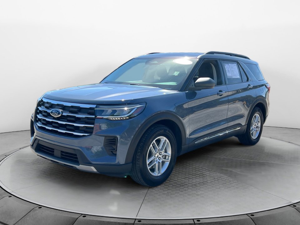 Used 2025 Ford Explorer Active RWD image 3