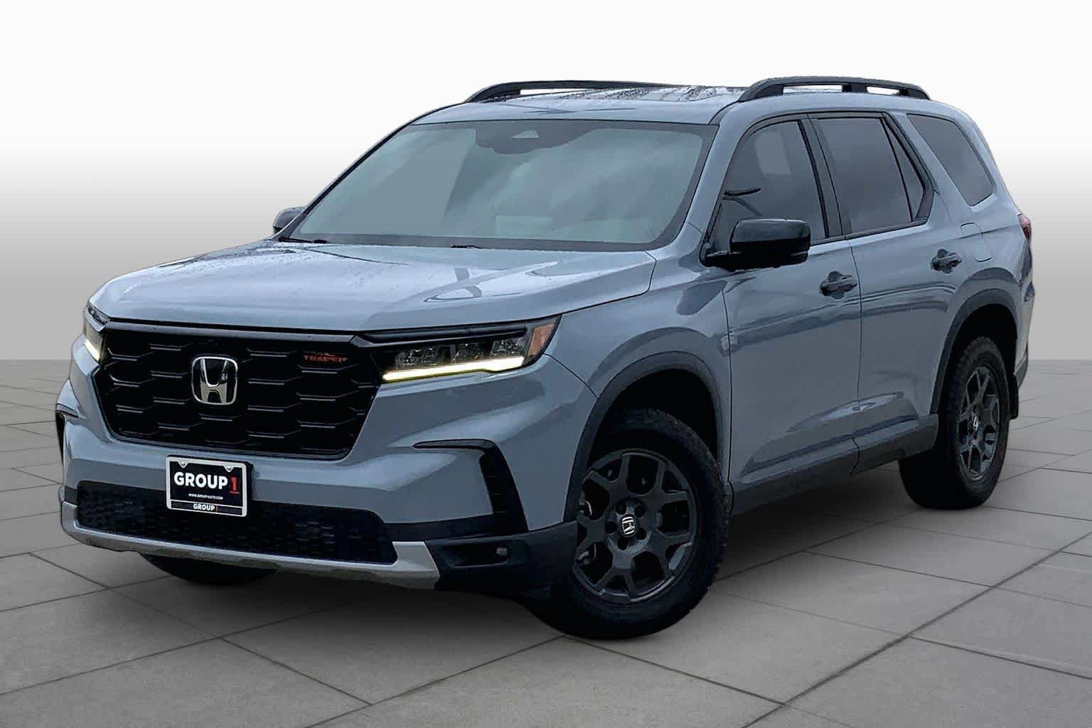 Used 2024 Honda Pilot TrailSport image 1