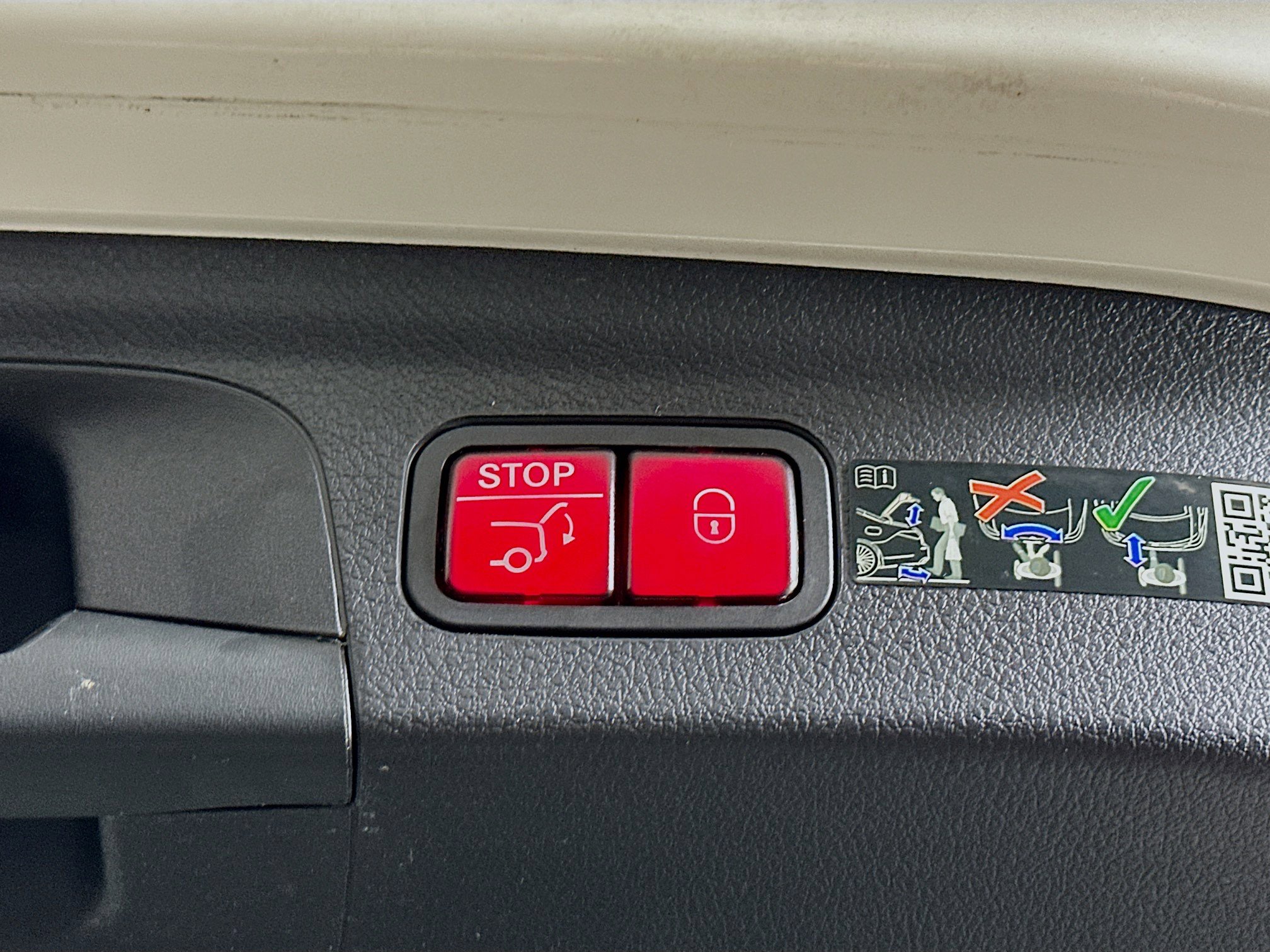 Used 2022 Mercedes-Benz GLE 350 w/ AMG Line Exterior image 29