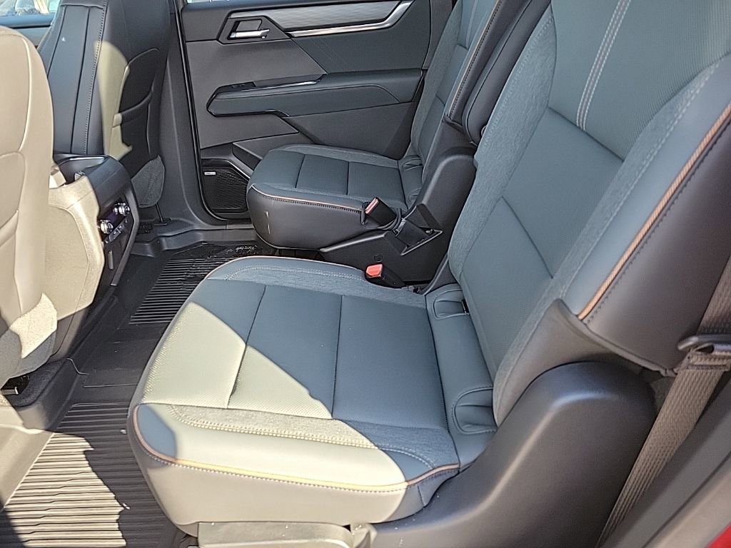 Used 2025 GMC Acadia AT4 w/ Luxury Package image 7