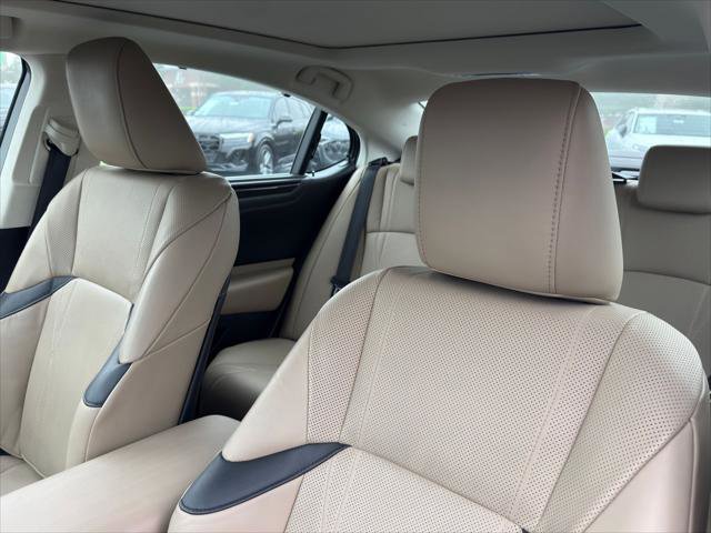 Used 2020 Lexus ES 350 Ultra Luxury w/ Accessory Package 2 FWD image 13