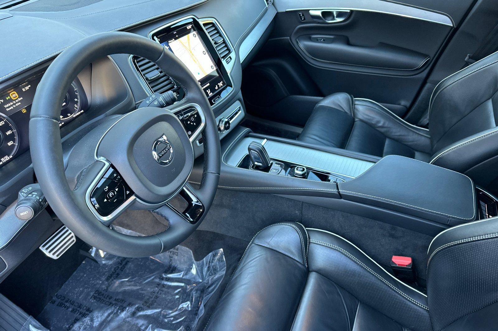 Used 2022 Volvo XC90 T8 R-Design image 13