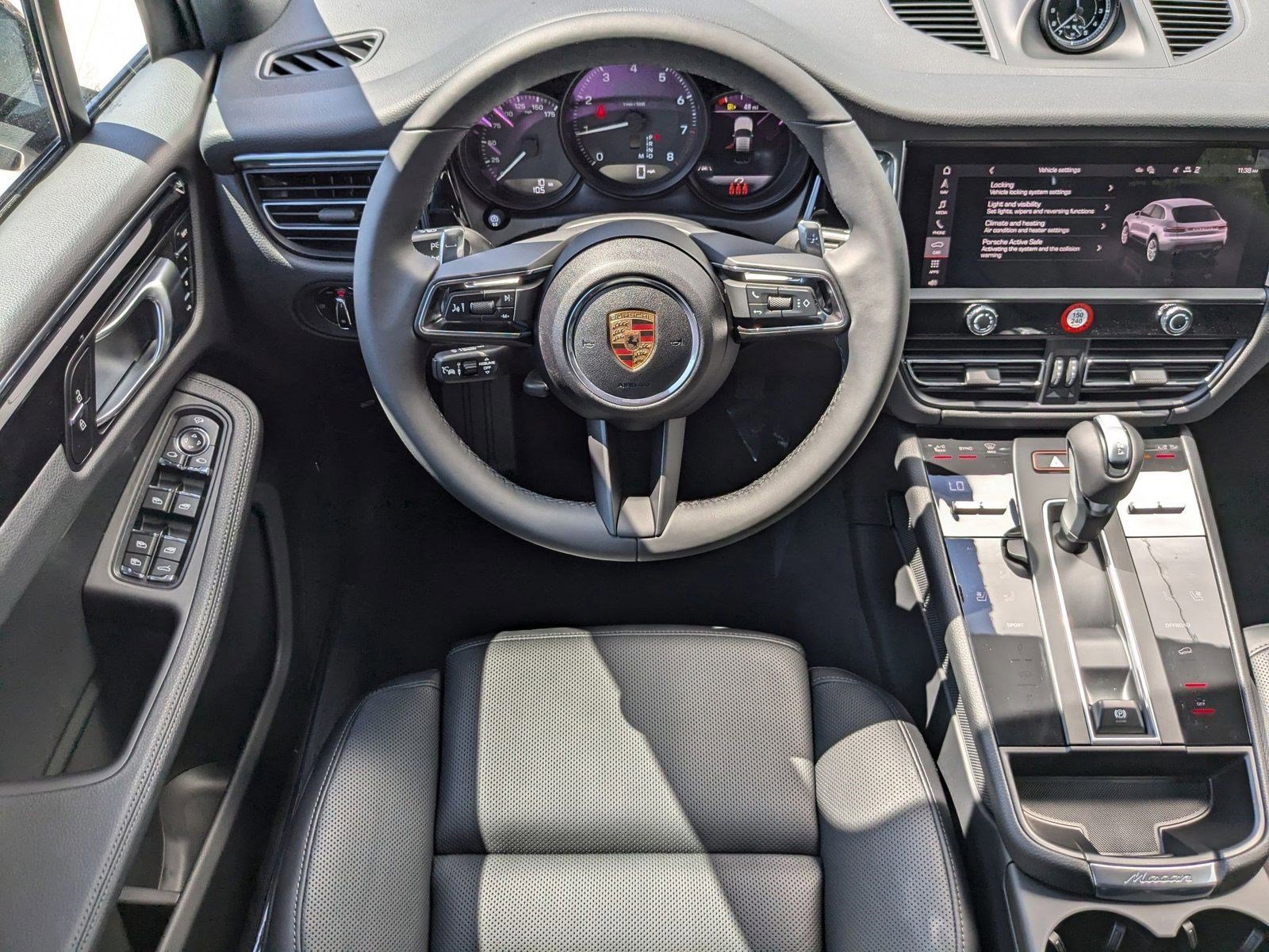 Certified 2025 Porsche Macan image 16