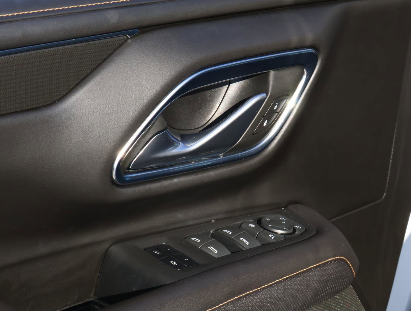 Used 2023 GMC Yukon AT4 w/ AT4 Premium Package image 17