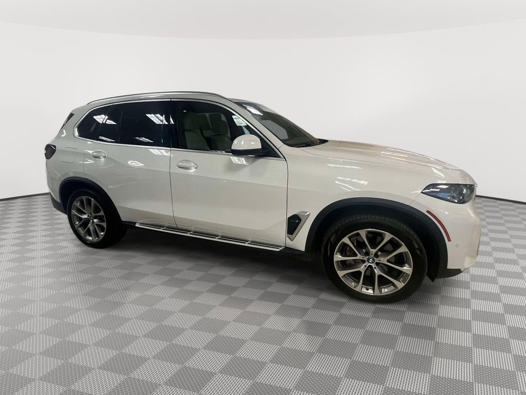 Used 2024 BMW X5 xDrive50e image 2
