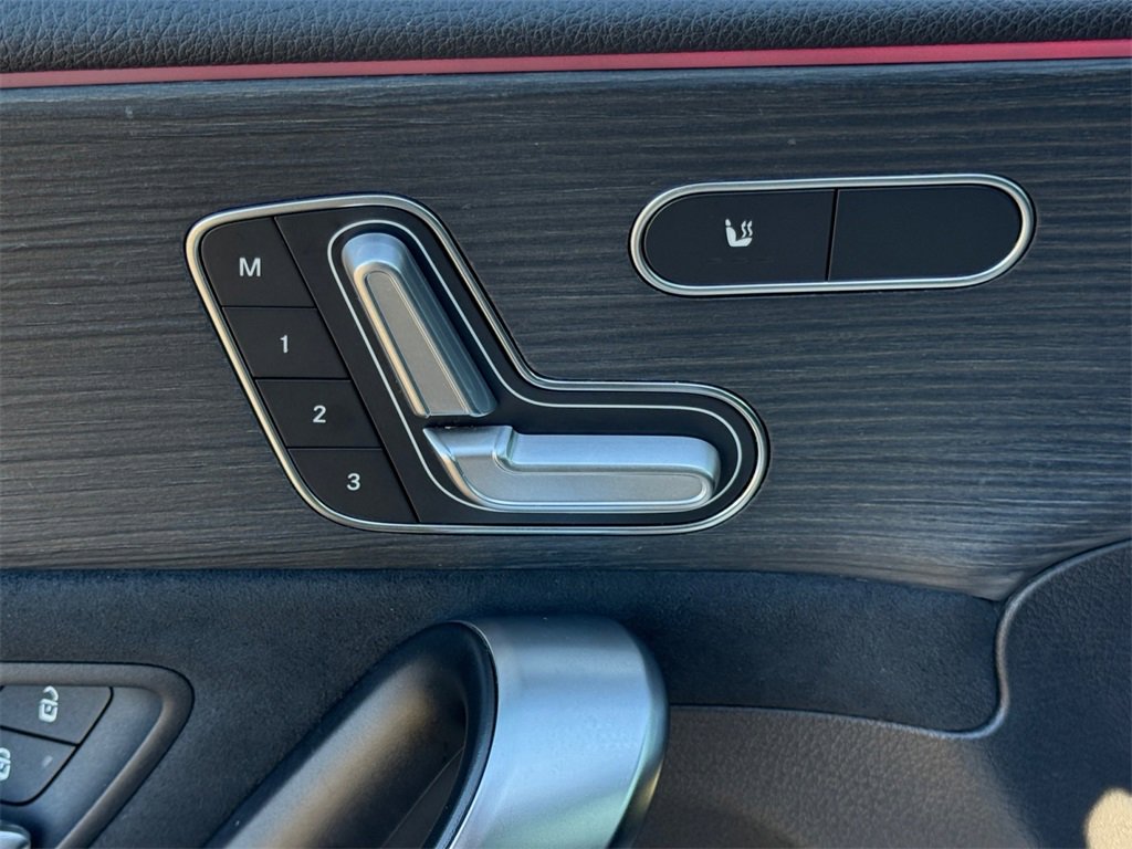 Used 2023 Mercedes-Benz CLA 250 4MATIC image 11