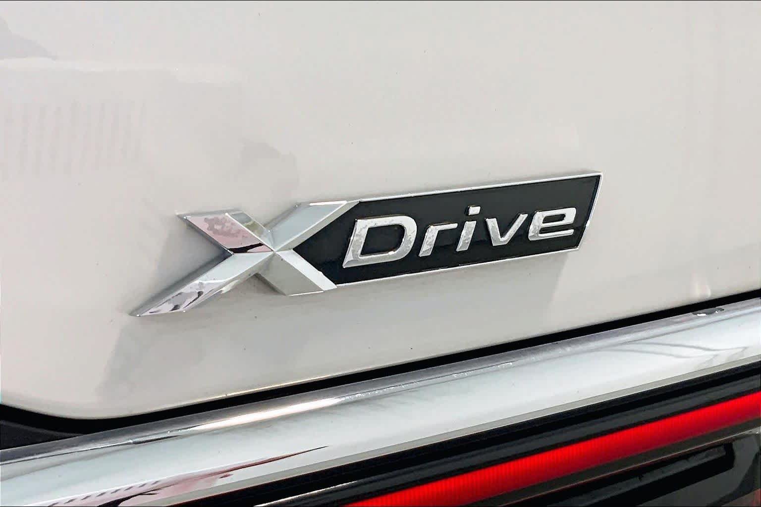 Used 2022 BMW 750i xDrive w/ Luxury Rear Seating Package AWD/4WD image 9