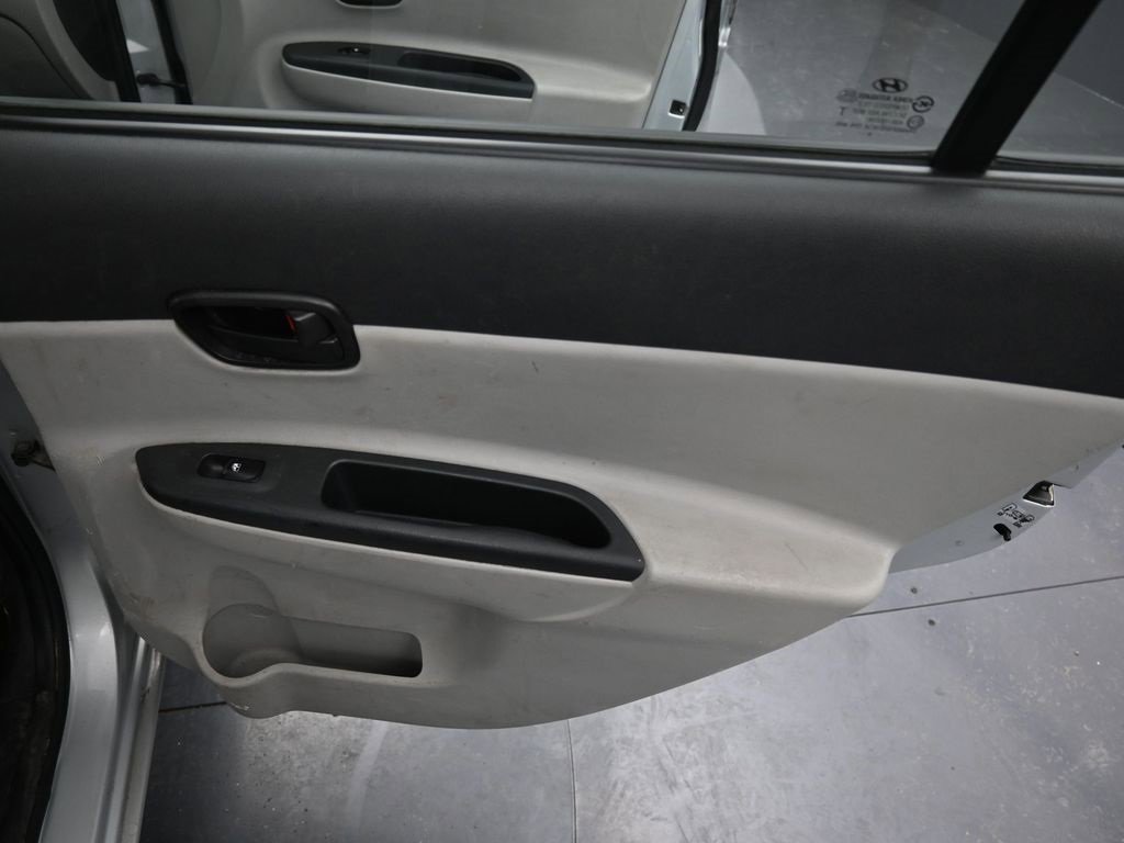 Used 2010 Hyundai Accent GLS w/ Premium Pkg 4 image 23