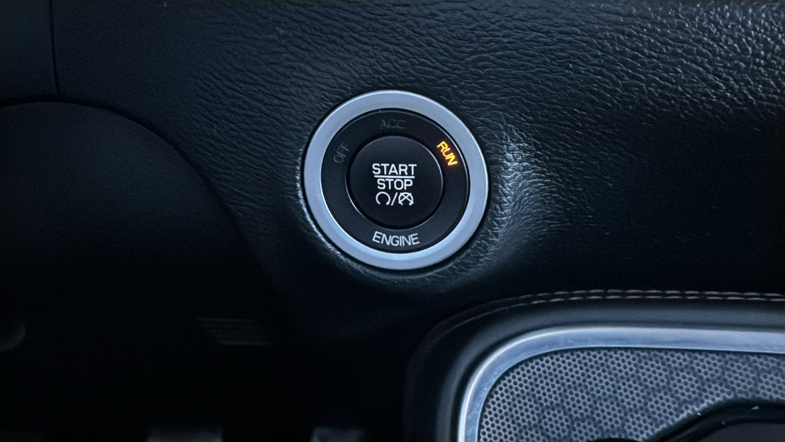 Used 2016 Dodge Challenger R/T Plus RWD image 29