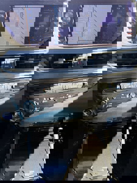 Used 2019 Lexus ES 300h image 13