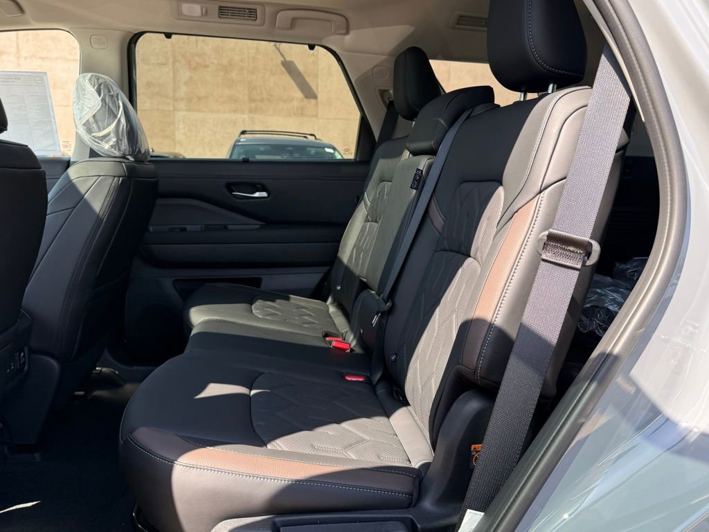 New 2026 Nissan Pathfinder Platinum w/ Lighting Package AWD/4WD image 18