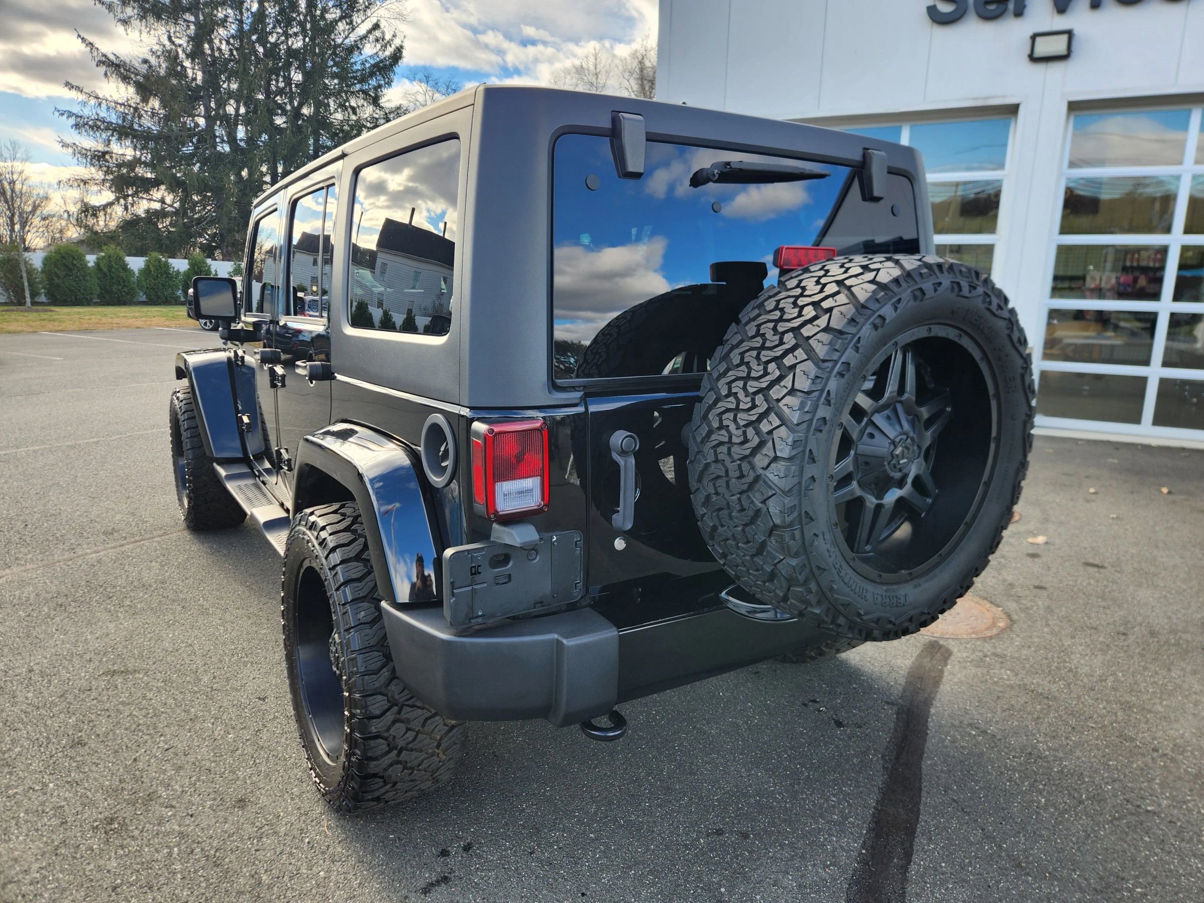 Used 2018 Jeep Wrangler Unlimited Sahara image 11