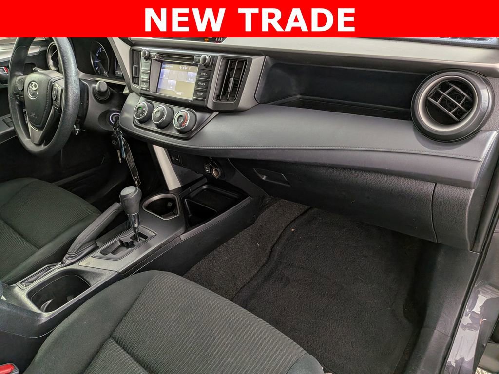 Used 2018 Toyota RAV4 LE FWD image 28