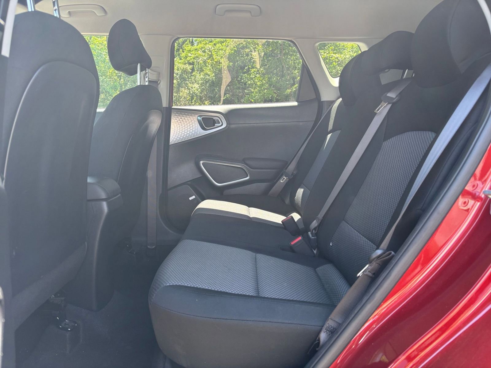 Used 2025 Kia Soul LX w/ LX Technology Package FWD image 23