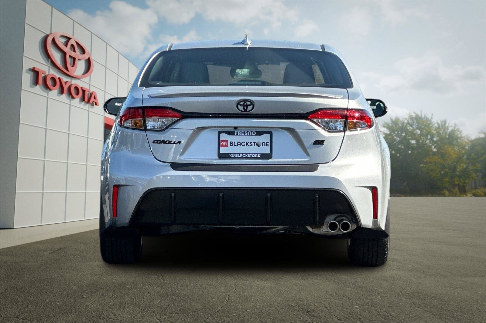 Certified 2026 Toyota Corolla SE w/ SE Package FWD image 4